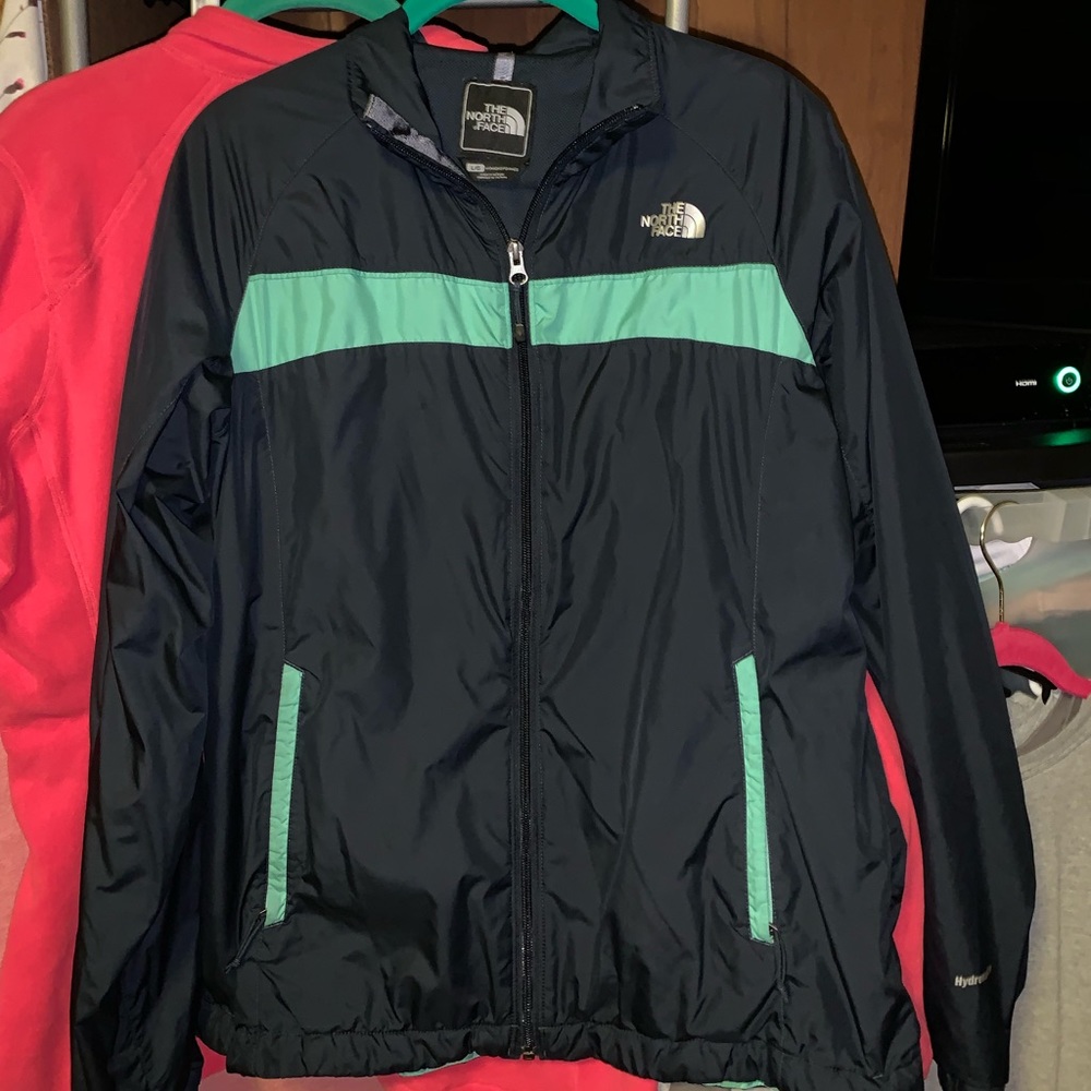 Great condition The North Face windbreaker size L